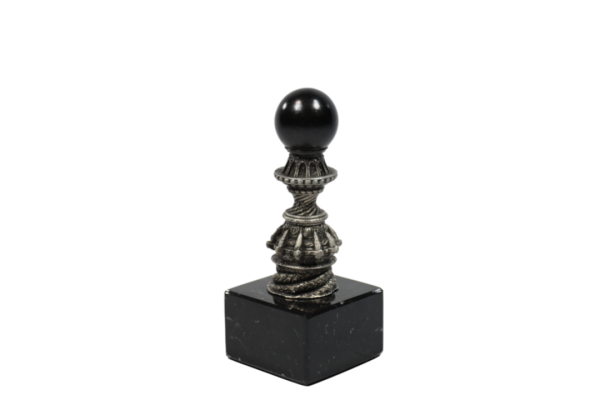 zinnstatue-das-schwarze-auge~2.png